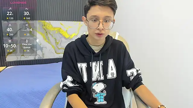 Snapshot of SantiagoRusso18 chatting on 09.29.25 SantiagoRusso18 online show from 09.29.25