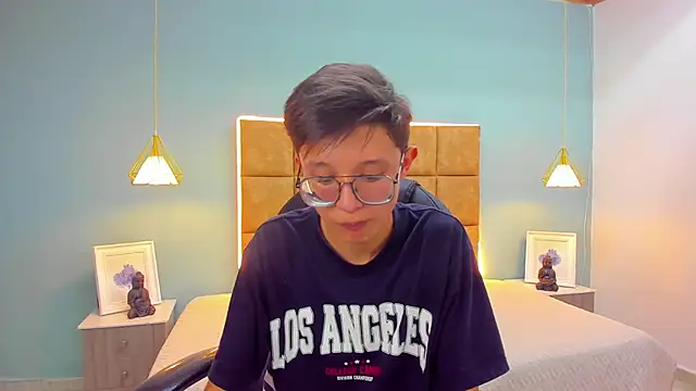 Snapshot of SantiagoRusso18 chatting on 10.14.25 SantiagoRusso18 online show from 10.14.25