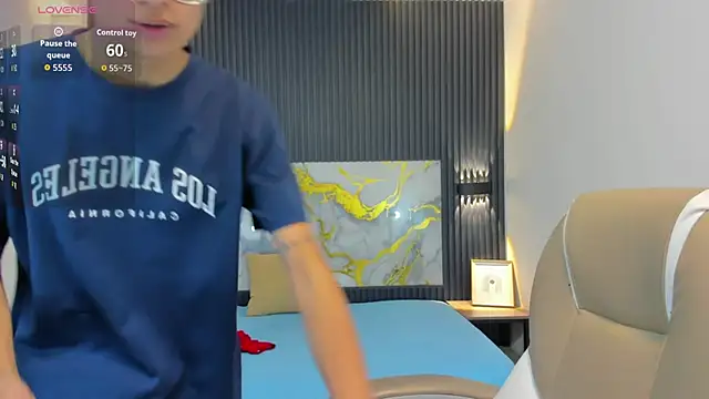 Snapshot of SantiagoRusso18 chatting on 10.26.25 SantiagoRusso18 online show from 10.26.25