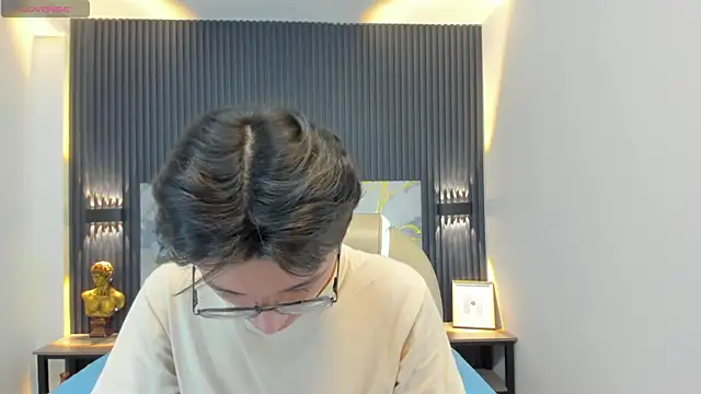 Snapshot of SantiagoRusso18 chatting on 10.28.25 SantiagoRusso18 online show from 10.28.25