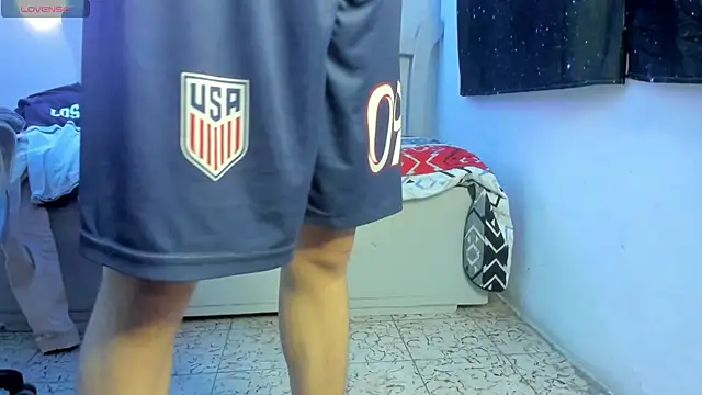 Snapshot of SantiagoRusso18 chatting on 11.01.25 SantiagoRusso18 online show from 11.01.25