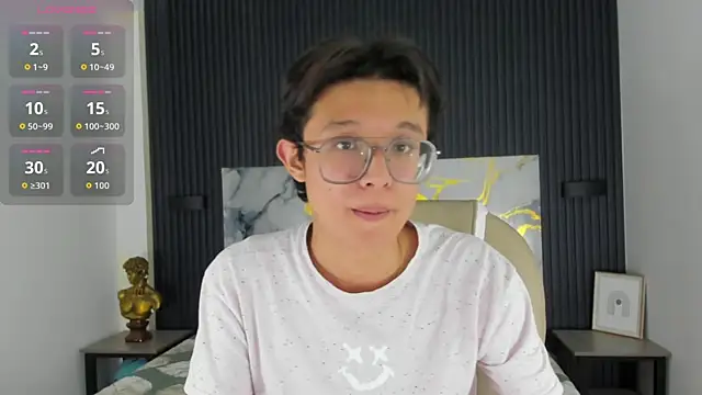 Snapshot of SantiagoRusso18 chatting on 11.22.25 SantiagoRusso18 online show from 11.22.25