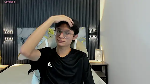 Snapshot of SantiagoRusso18 chatting on 11.26.25 SantiagoRusso18 online show from 11.26.25