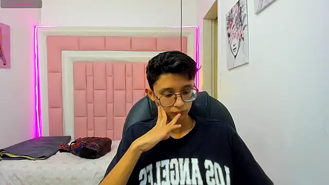 SantiagoRusso18 online show from 02.26.26