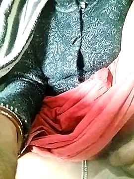 Snapshot of Sapnaji500 chatting on 12.16.25 Sapnaji500 online show from 12.16.25
