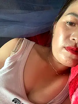 Snapshot of tuyetnhi-00 chatting on 09.19.25 tuyetnhi-00 online show from 09.19.25