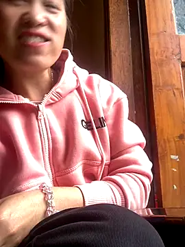 Snapshot of tuyetnhi-00 chatting on 09.25.25 tuyetnhi-00 online show from 09.25.25