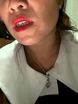 Snapshot of tuyetnhi-00 chatting on 10.07.25 tuyetnhi-00 online show from 10.07.25