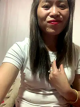 Snapshot of tuyetnhi-00 chatting on 10.13.25 tuyetnhi-00 online show from 10.13.25