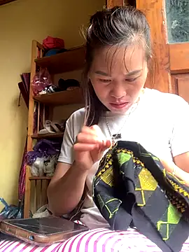 Snapshot of tuyetnhi-00 chatting on 10.14.25 tuyetnhi-00 online show from 10.14.25