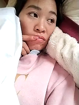 Snapshot of tuyetnhi-00 chatting on 11.04.25 tuyetnhi-00 online show from 11.04.25