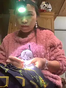 Snapshot of tuyetnhi-00 chatting on 11.13.25 tuyetnhi-00 online show from 11.13.25