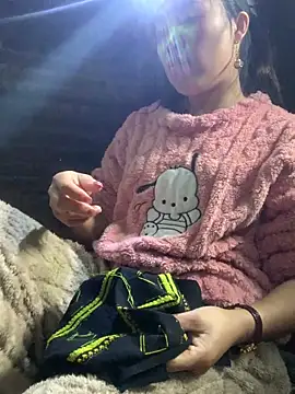 Snapshot of tuyetnhi-00 chatting on 12.14.25 tuyetnhi-00 online show from 12.14.25