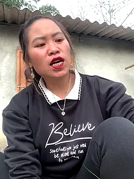 Snapshot of tuyetnhi-00 chatting on 12.23.25 tuyetnhi-00 online show from 12.23.25