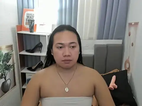 TsUncutKaren online show from 12.16.25