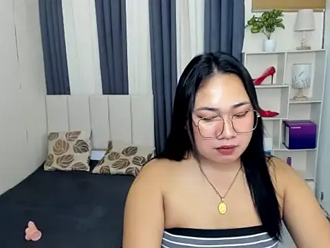 TsUncutKaren online show from 01.15.26