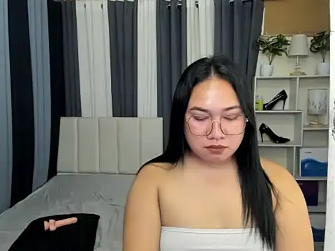 TsUncutKaren online show from 03.14.26