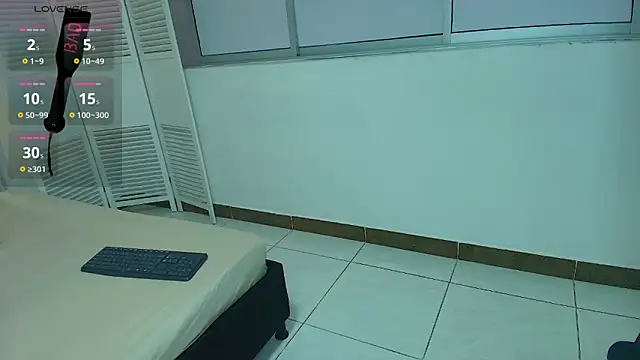 Snapshot of Eryx_Eriscor chatting on 10.15.25 Eryx Eriscor online show from 10.15.25