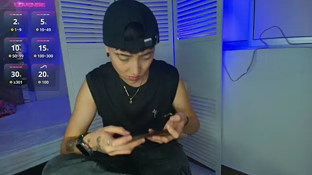 Snapshot of Eryx_Eriscor chatting on 11.21.25 Eryx Eriscor online show from 11.21.25