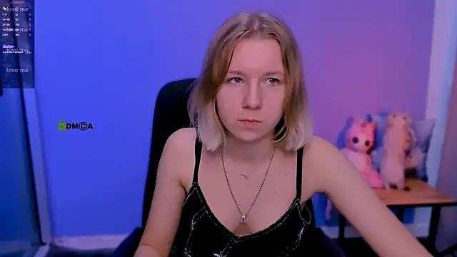 Snapshot of gloria_bubble chatting on 10.20.25 gloria bubble online show from 10.20.25