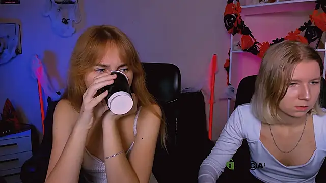 Snapshot of gloria_bubble chatting on 10.28.25 gloria bubble online show from 10.28.25