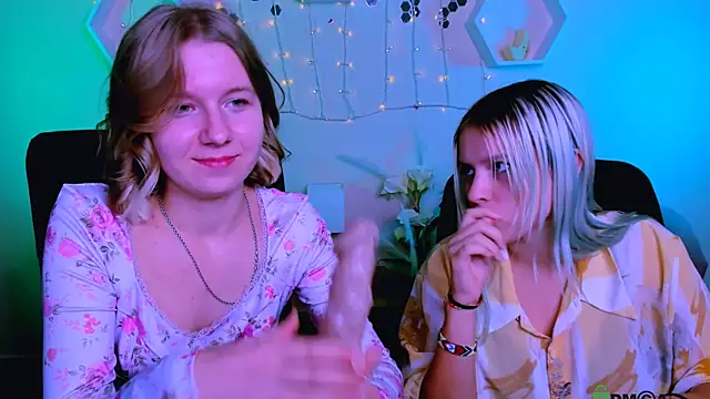 Snapshot of gloria_bubble chatting on 11.14.25 gloria bubble online show from 11.14.25