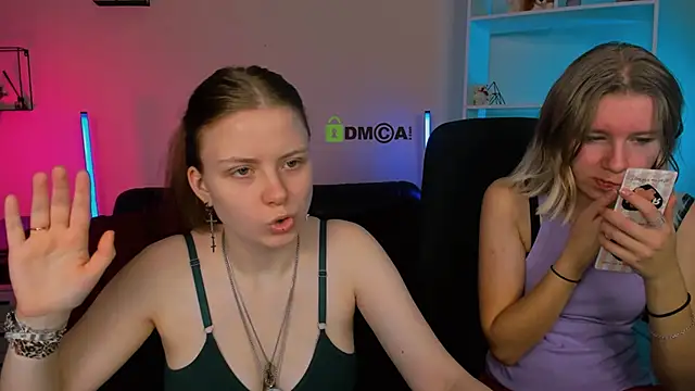 Snapshot of gloria_bubble chatting on 11.16.25 gloria bubble online show from 11.16.25