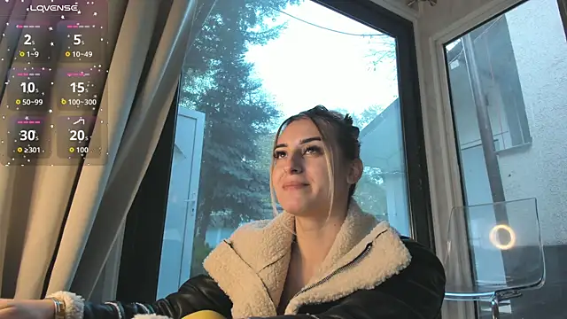 Snapshot of Ella_Vee chatting on 11.15.25 Ella Vee online show from 11.15.25