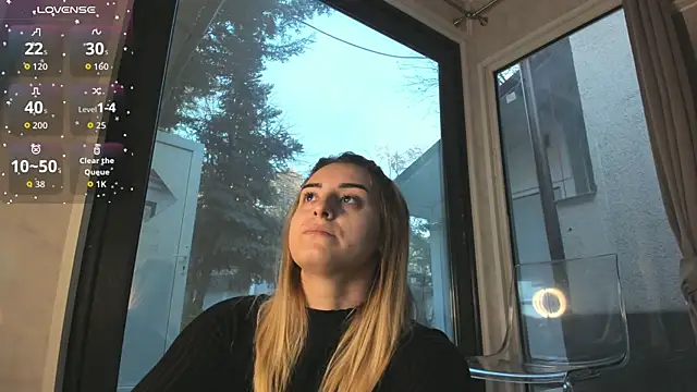 Snapshot of Ella_Vee chatting on 11.25.25 Ella Vee online show from 11.25.25