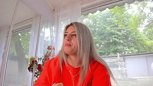 Ella Vee online show from 05.09.26
