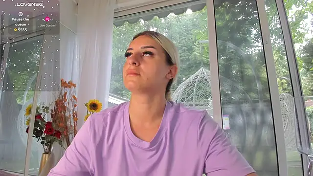 Ella Vee online show from 06.23.26
