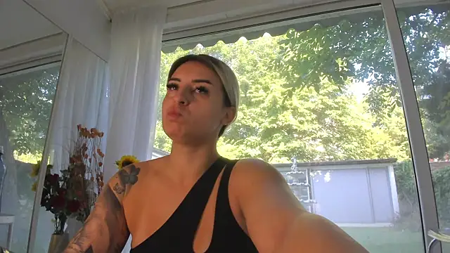 Ella Vee online show from 07.10.26