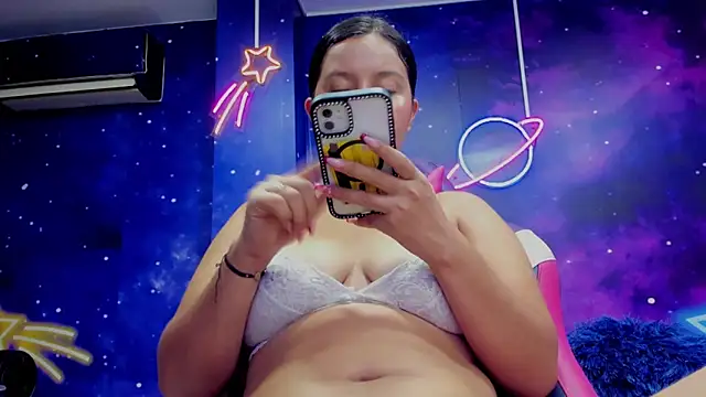 Snapshot of Thalia_Cortea chatting on 11.18.25 Thalia Cortea online show from 11.18.25