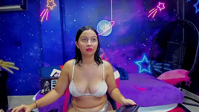 Snapshot of Thalia_Cortea chatting on 11.26.25 Thalia Cortea online show from 11.26.25