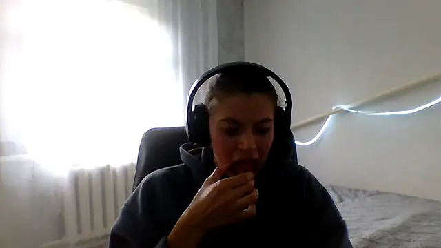 CutieAnny online show from 09.12.25