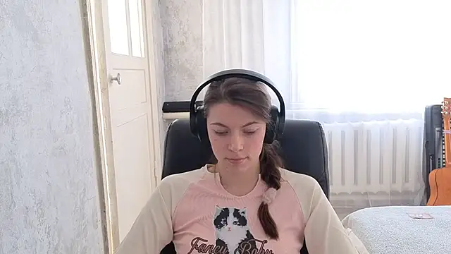 CutieAnny online show from 11.04.25