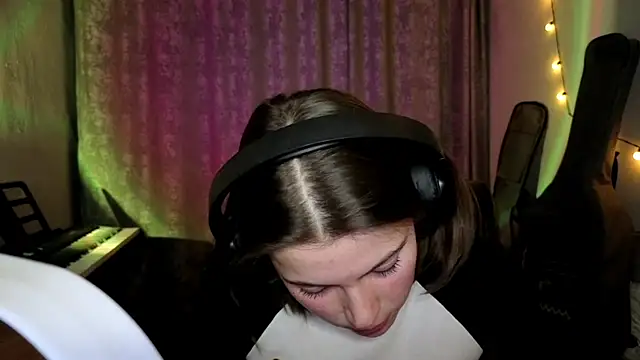 CutieAnny online show from 02.24.26