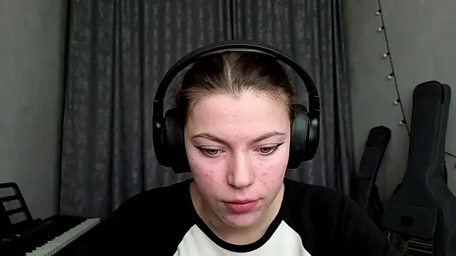 CutieAnny online show from 03.10.26