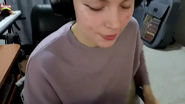 CutieAnny online show from 04.15.26