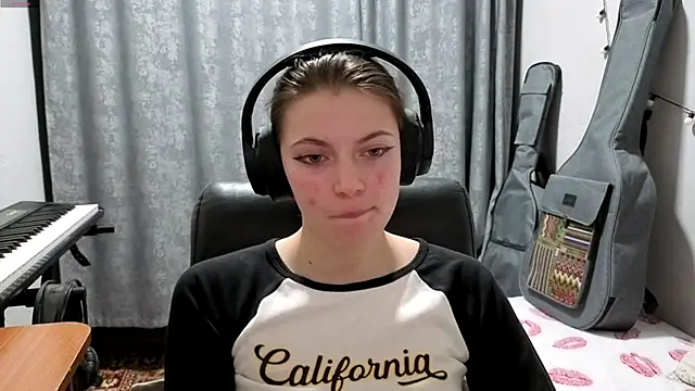 CutieAnny online show from 04.16.26