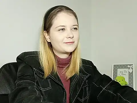 LydiaYoung online show from 11.11.25