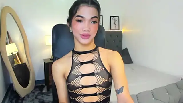 Snapshot of CassieSommereux chatting on 10.24.25 CassieSommereux online show from 10.24.25