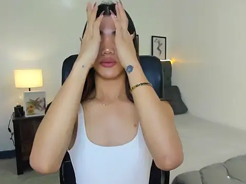 Snapshot of CassieSommereux chatting on 11.26.25 CassieSommereux online show from 11.26.25