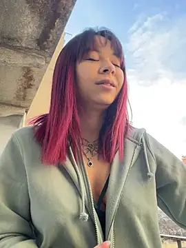 Snapshot of YumiLux chatting on 01.14.26 YumiLux online show from 01.14.26