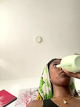 zaracollins01 online show from 10.04.25