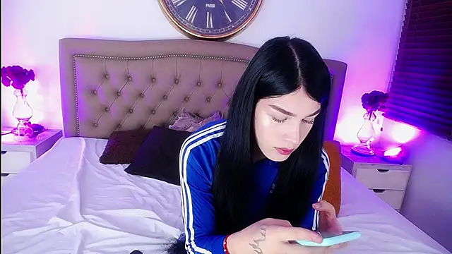 Snapshot of AuroraRicci chatting on 10.02.25 AuroraRicci online show from 10.02.25