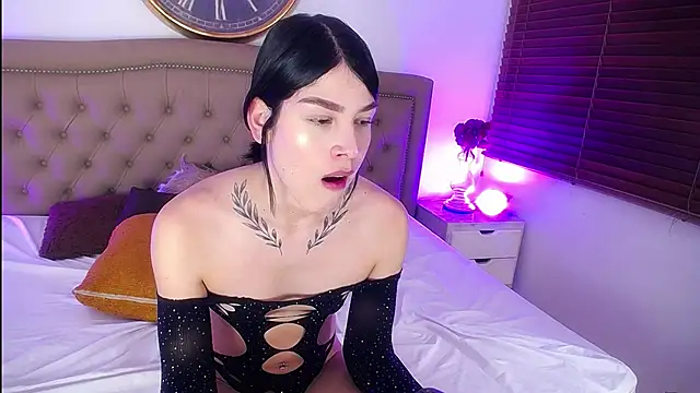 Snapshot of AuroraRicci chatting on 10.03.25 AuroraRicci online show from 10.03.25