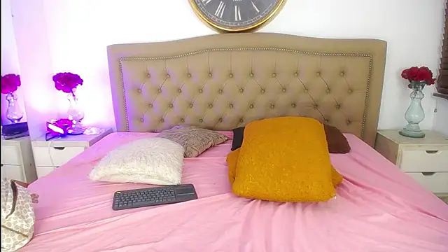 Snapshot of AuroraRicci chatting on 11.13.25 AuroraRicci online show from 11.13.25