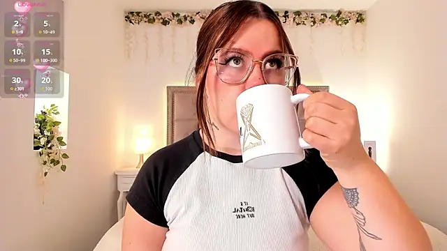 Snapshot of melissa_es chatting on 02.18.26 melissa es online show from 02.18.26