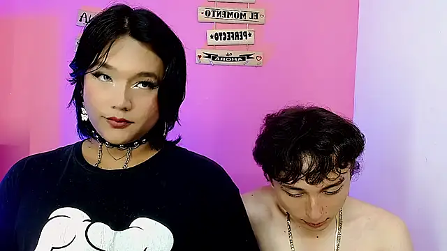 Snapshot of x_karloss_x chatting on 11.13.25 x karloss x online show from 11.13.25